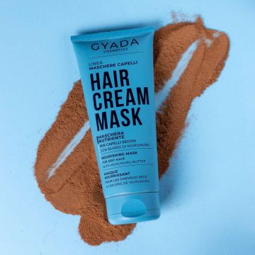 Gyada Nourishing toitev kreemjas juuksemask laual 