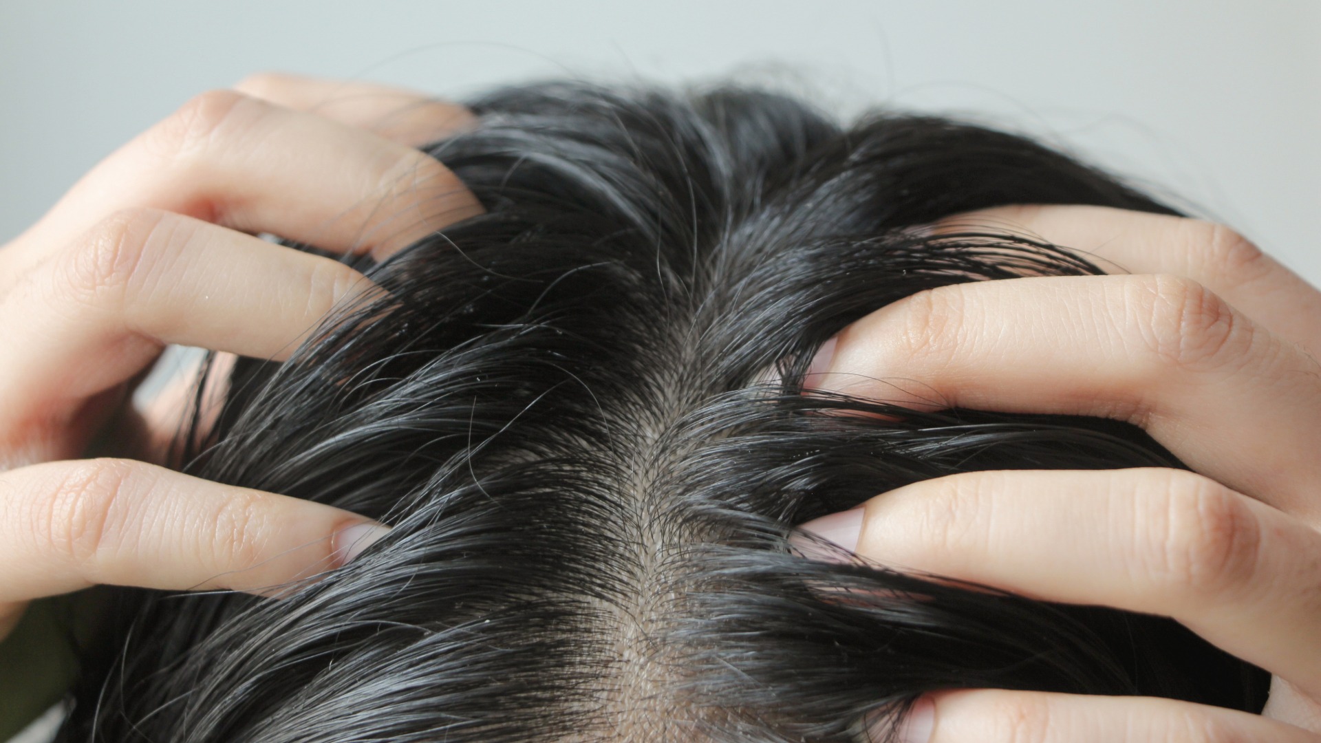 Kui juuste värvimine kipitab või sügeleb, tasub kaaluda taimset juuksevärvi